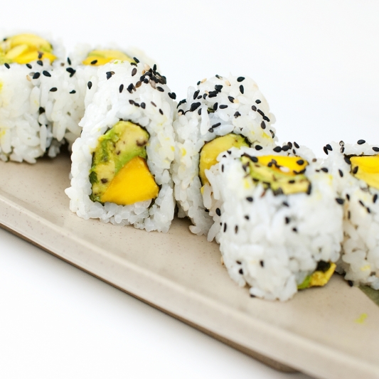 Avocado Mango Sushi Roll (8 Pieces)